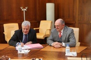Il Ministro dell'Ambiente Galletti con Enrico Zoppas Presidente di Acqua minerale San Benedetto