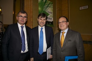 Da sx a dx, Maurizio Danese presidente Veronafiere; Andrea Olivero, Viceministro Ministero Politiche agricole, alimentari e forestali; Giovanni Mantovani DG Veronafiere