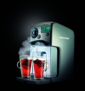 Hot Water Dispenser della gamma Redefine si può acquistare direttamente da casa sul sito www.morphyrichardsonline.it al prezzo di 222 €