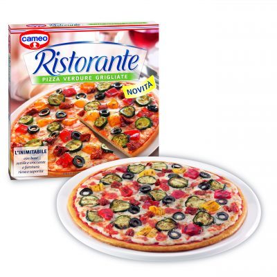 pizza-ristorante-verdure-grigliate-con-piatto_300-1