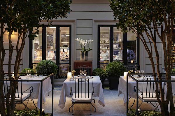 Hotel Mandarin Oriental Milan, ristorante Seta Courtyard - Open Kitchen Hotel Mandarin Oriental Milan, ristorante Seta Courtyard - Open Kitchen