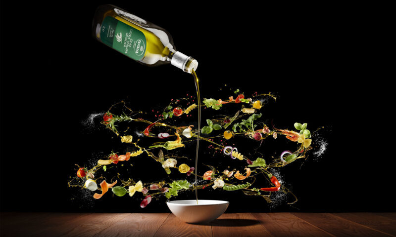 Olitalia-la-buona-cucina-gira-intorno-a-un-grande-olio