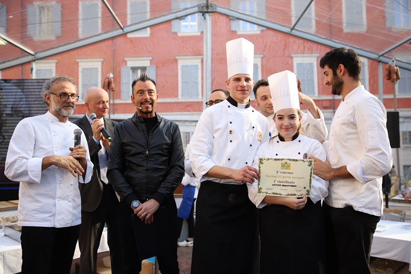 Lo chef Massimo Bottura decreta il vincitore del Concorso “Lezioni di Gusto Europeo” organizzato dal Consorzio Zampone e Cotechino Modena IGP