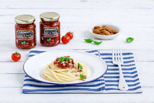 Ricetta: Spaghetti con P&P di ciliegino e peperoncino, mandorle e pecorino