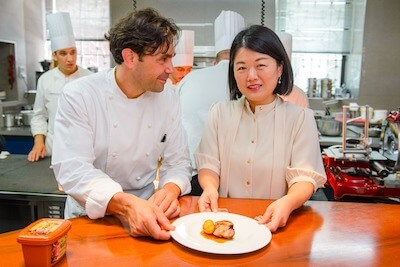 chef-daniel-canzian-e-ha-junga-direttrice-di-at-korea-parigi