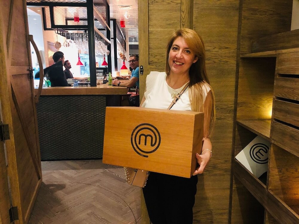 monica-perna-con-la-mystery-box