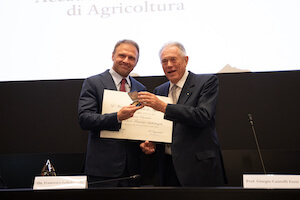 il-prof-giorgio-cantelli-forti-consegna-il-titolo-di-accademico-onorario-a-on-francesco-lollobrigida