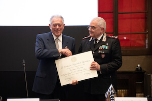 il-prof-giorgio-cantelli-forti-consegna-il-titolo-di-accademico-onorario-al-gen-antonio-pietro-marzo