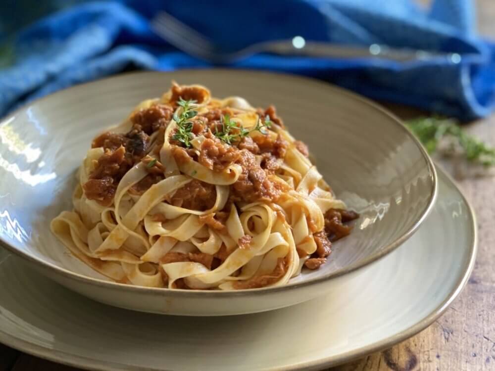 fettuccine-al-ragu-di-trota-e-timo