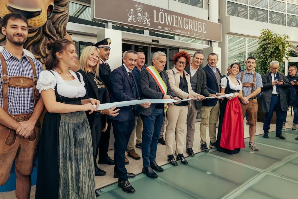 lowengrube-opening-casalecchio-taglio-nastro